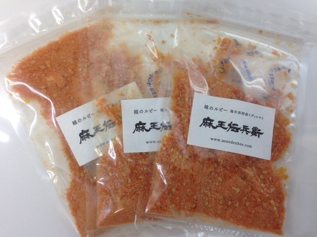 福井のブランドトマト越のルビーを練り込んで打った越前そばは、水回しから強いトマトの香りが広がり季節感たっぷりの美味しいお蕎麦でした。