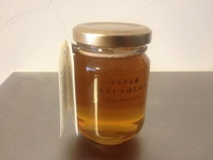 ふくいのそば畑で採れたそば蜂蜜は黒糖のような深い味わいながら、そばの花独特の香りが特徴！？