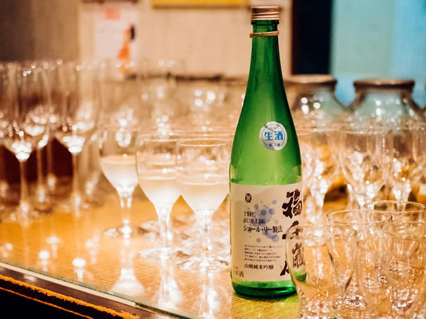 福井の地酒と世界のそば料理を愉しむ「日本酒の会」が森のオーブン（福井市豊島）で開かれました。