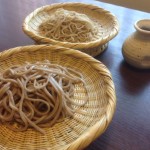 大阪池田市の蕎麦見世のあみは、限定10食の石臼手挽きせいろから季節の変わりそばまで国内産ブレンドのこだわり蕎麦が楽しめます。
