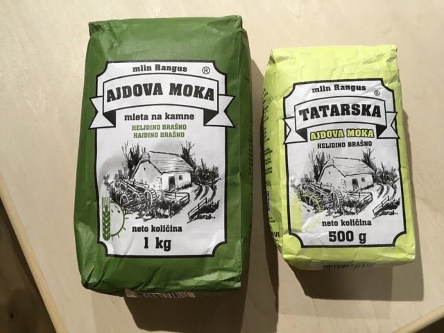 スロベニア産の韃靼そば粉を使ったスロベニア料理と日本蕎麦を食べ比べました。