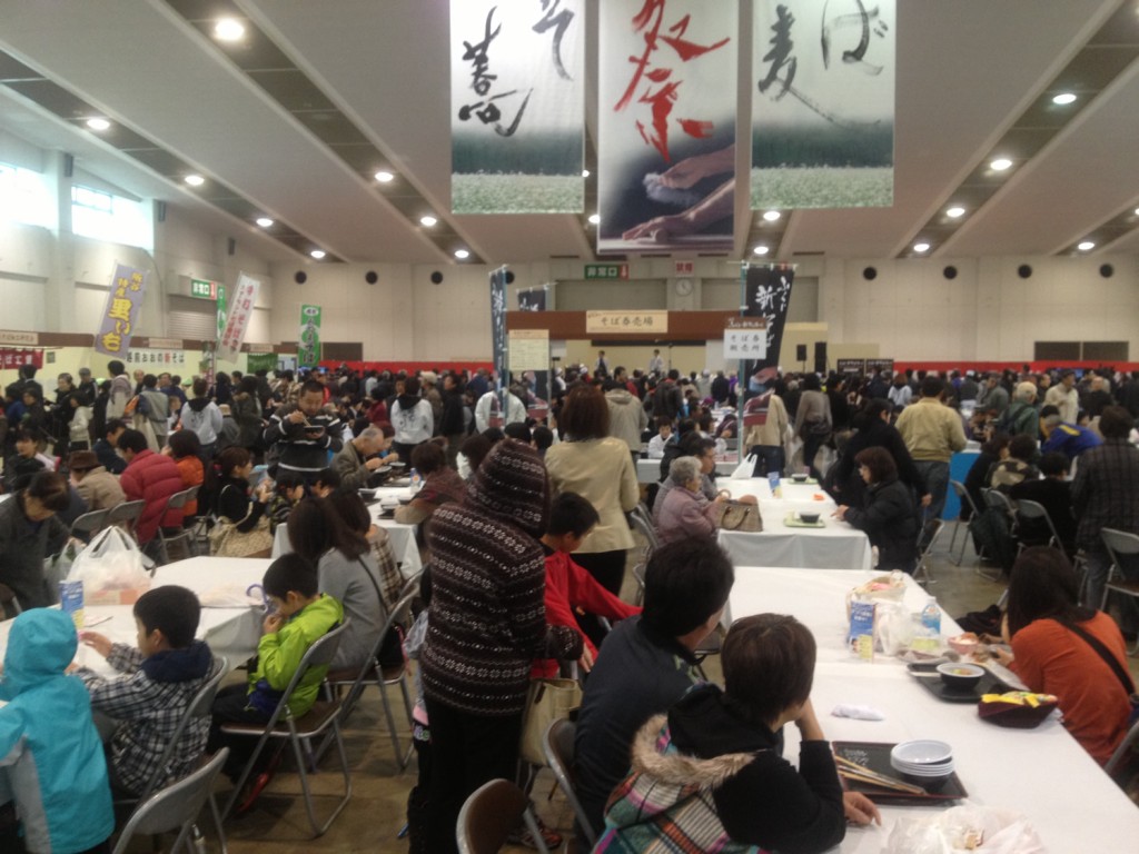 ふくいそばまつり「全日本素人そば打ち名人大会」は、県内外のお客様で大いに賑わいました。