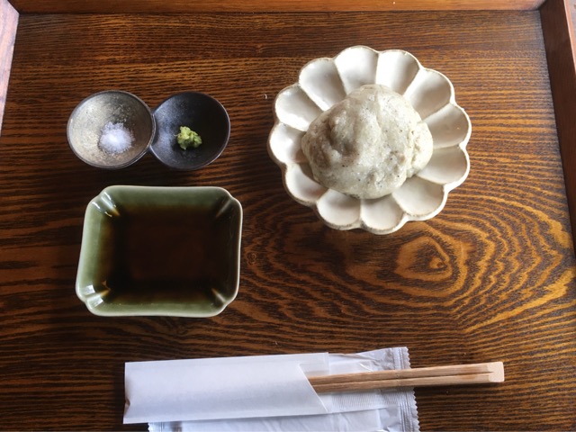 京都河原町の蕎麦kiln（キルン）では、石臼挽き手打ちの在来そばがランチ限定で楽しめる。