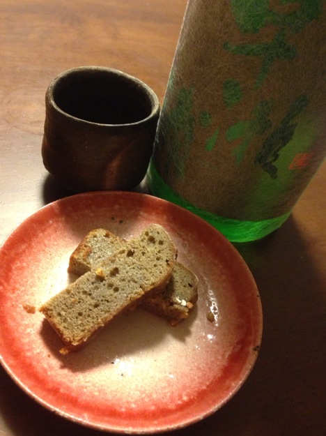 福井県産の越前ふくいガレット粉を使用したそばパウンドケーキは、福井の吟醸酒を含ませるとたまりません。