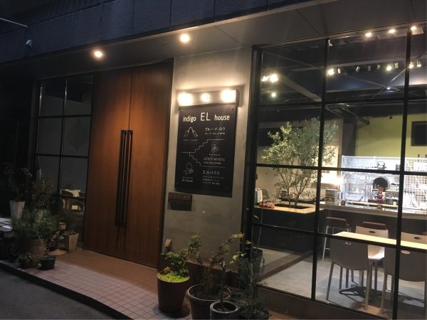 奈良県香芝市のCREPES & GALETTES ブルードロワ（BLEU DE ROI）は、日本人が好むフランス家庭料理を気楽に楽しめる。