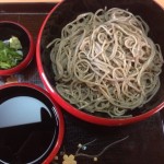 滋賀県大津のそば処息吹喜（いぶき）食堂は、福井在来種にこだわった細打ちの越前蕎麦が食べられます。