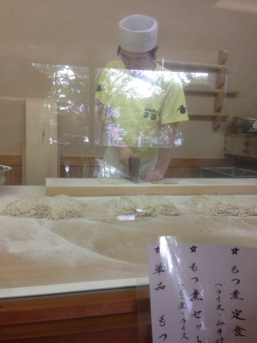 信州そばをお腹いっぱい食べよう！東御市のそば処草笛の蕎麦は、ボリューム満点横綱級です。