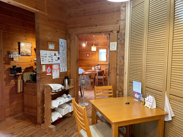 福井県産そば認証店の佐介蕎麦（佐野温泉）は、手打ち蕎麦と自家焙煎珈琲が楽しめる。