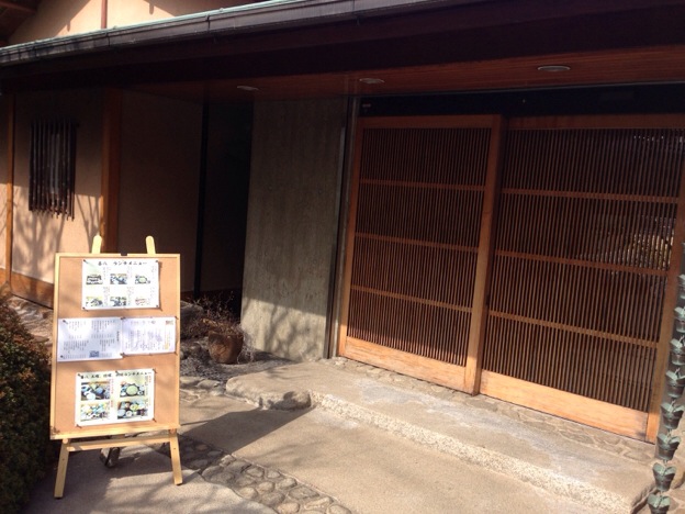 江戸川区中葛西のそば会席喜八は、落ち着いた店内で京会席と細切の力強いお蕎麦が楽しめます。