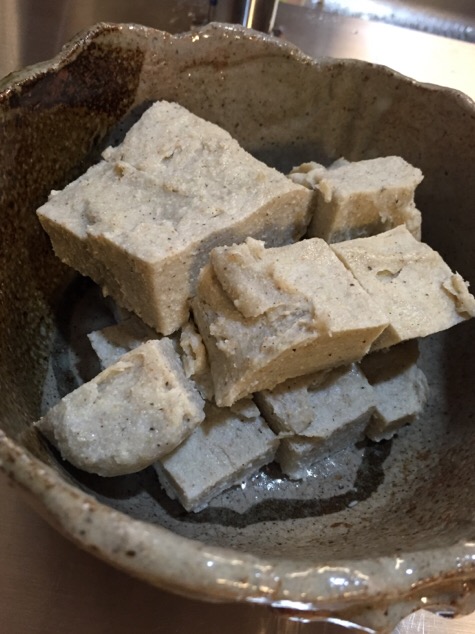 そば粉だけで作る蕎麦豆腐は、毛細血管を強くするルチンを効率よく摂取できる。