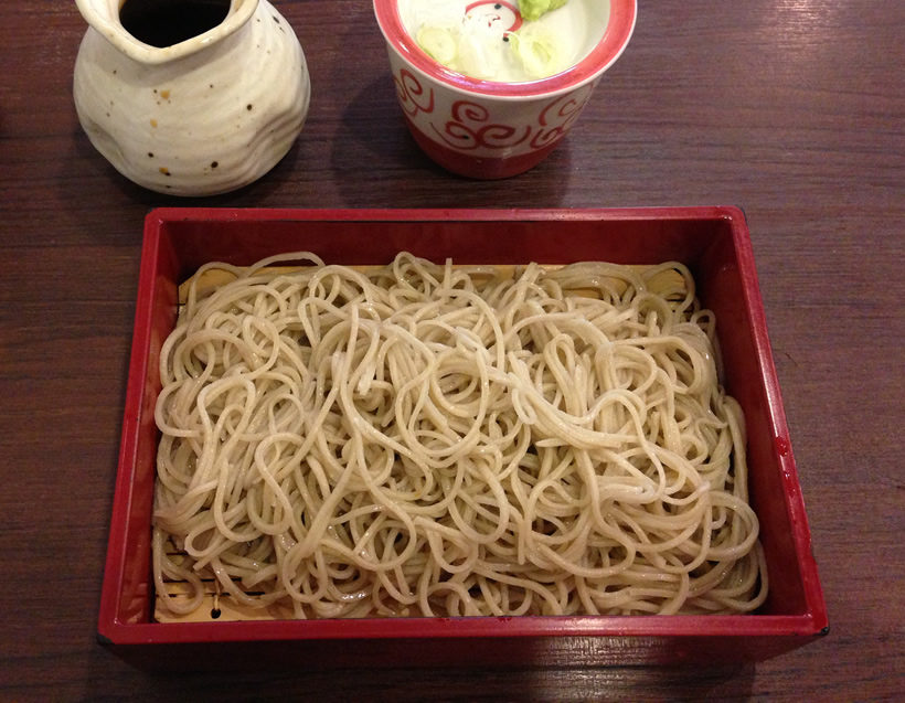 越前ふくいの蕎麦を食べてそば屋を志した大阪池田の蕎麦見世のあみでは、食感の違う4種の手打ちそばが楽しめる。