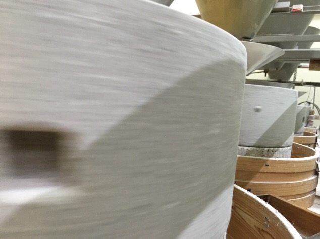 年越しそば粉の製造もいよいよ最終日となり、カガセイフンは26年度の業務を終了しました。